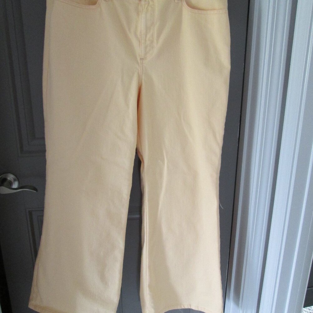 Women LIZ CLAIBORNE YELLOW Jeans, Flare Leg, High Rise, 5 Pocket, Size 16